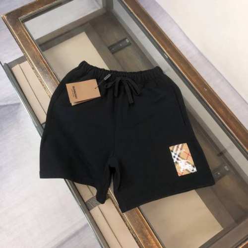 Bur*Berry 巴宝莉 2025春夏新款战马系列短裤！面料柔软舒适，全新设计灵感，极具时尚代表性！精致3D刺绣战马骑士！简约大气！手感舒适透气！极为时尚耐看
