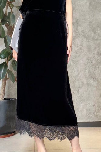 上新款 一套有 高级感蕾丝拼丝绒半裙 材质：100%真丝丝绒 尺码：S-Xl