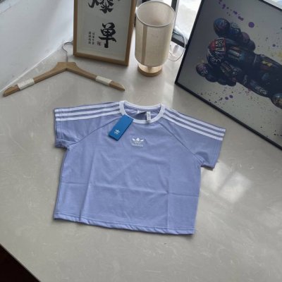 2025夏季新款三叶草女款短袖 郑雅贤同款 三条杠拼接设计 胸前经典小标刺绣短袖 尺码 S M L Xl 衣长