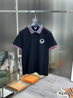Dior 2025延续经典 柜在售！商务休闲翻领polo恤.衣橱必备！高档而有亮点 针织翻领 久穿不易变形 三粒扣 合体的版型，上身挺拔显精神 面料采用全棉珠地