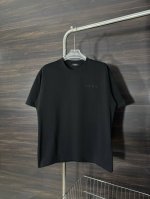 款号：He225 Givenchy-纪梵希字母官印刺绣圆领短袖 面料采用280克双股双纱纯棉面料，手感舒适柔软，上身舒适透气，领口采用同缸同色罗纹，不紧绷，不变