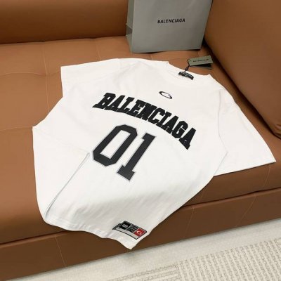 重磅洗水高版本 Balenciaga 巴黎世家25Ss早春新款 刺绣印花Logo字母短袖圆领T恤 男女同款 轻奢高级，百搭又显瘦 320克重磅高克重洗水面料 男