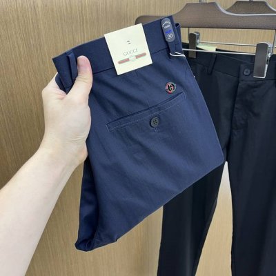 Guc 2540Ss春夏新品，官网同步有售，男士高端商务休闲西裤，高端进口面料，带弹力，后面采用硅胶字母压胶，五搭配，即经典又时尚，合体裁缝，上身效果无约束感