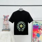 款号 K02 原版原标 新款Ch马蹄圈后背印花轻奢短袖T恤男Ins休闲百搭十字架男款 采用250克双纱纯棉面料 .高克重 1 1版型 官网同步黑白两色S-Xl