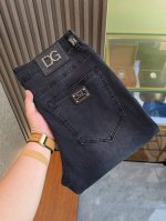 Dg 新款来袭2630新春爆款新品 专柜有售 实体店极品牛仔裤专柜原版1:1好货 适合各个年龄段 市场最高版本的欧洲进口面料 舒适柔软亲肤 上身效果超级棒时尚百