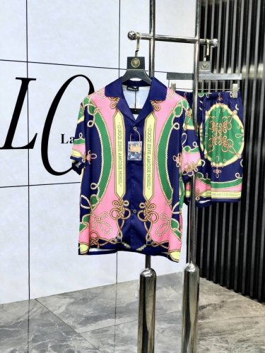 Gucci。新款战袍睡衣。重磅级奢华尖货 高阶系列睡衣套装 采用进口冰丝材质面料。高雅华丽 有腔调穿着非常舒适上身效果非常帅气　此款成熟又不乏年轻时尚之感 年龄