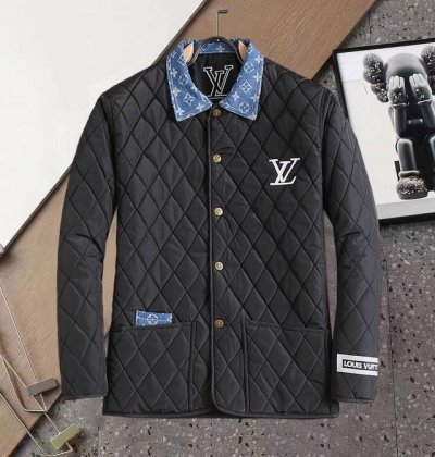 P490 路易威登Lv 三标齐全 新款棉服加棉加厚夹克外套，秀场新品品相非常完美，舒适保暖，色泽饱满诱人，非常出彩的设计，轻松将时髦感进阶，做工极为考究严谨，走