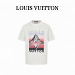 Louis Vuitton 路易威登 25Ss 雪山印花短袖 本款 T 恤取材棉质针织， 以大号 Monogram 花卉、粗犷路易威登标识和缤纷条纹共筑高山主题