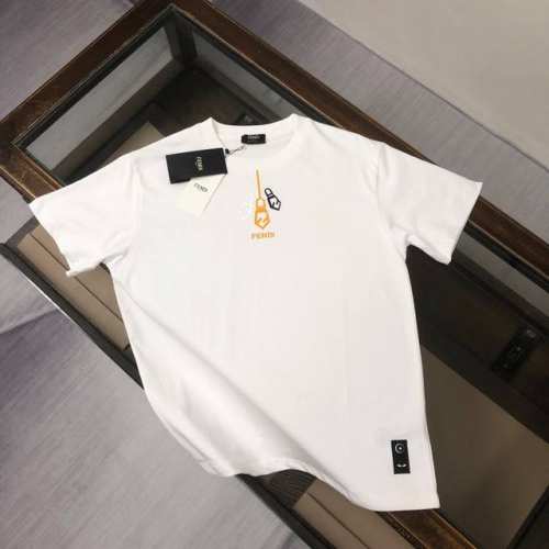 Fendi 芬迪 纯棉水洗 2025最新情侣款纯棉T恤！客供定制棉质面料，面料柔软舒适，全新设计灵感，极具时尚代表性！顶级立体Logo硅胶印花工艺，独特设计～手