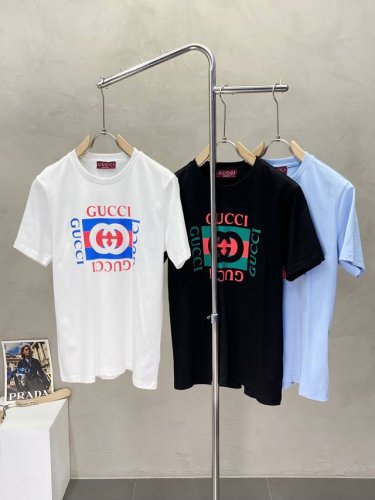 Gucci古驰独家专供春夏新款原单男士休闲短袖 高端定制 高版本 时尚百搭爆款原版进口面料 领口衣摆 Logo图案设计 手感超柔软细腻 穿着亲肤舒适 高端精品