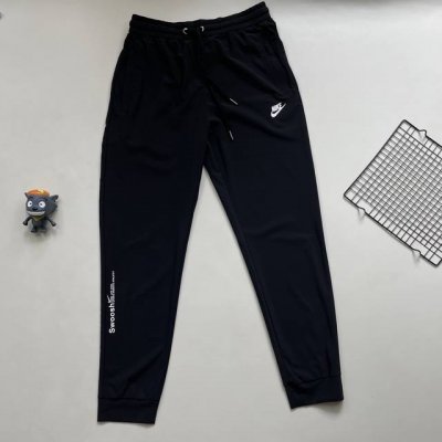 耐克Nike25Ss夏季新款速干运动裤！ 采用180克重冰丝速干面料，上身清凉，透气性好，垂感好，上身效果佳！ 经典硅胶Logo印花，高品质，运动时尚首选！三标