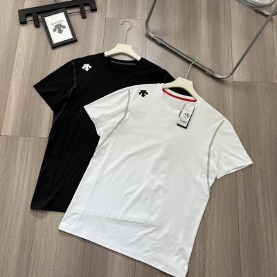 天衣无缝系列 Descente 迪桑特两色综训系列 运动健身 Tough短袖 T恤针织衫 男女同款 专柜断货王 一件难求 品牌介绍：安踏旗下三箭头之一 热度丝毫