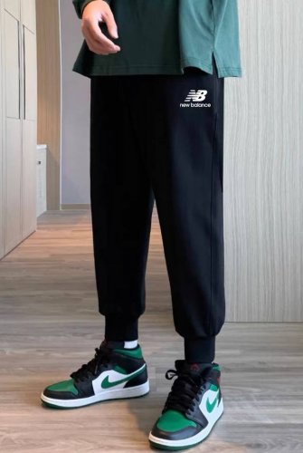 new Balance新百伦Nb超百搭经典小标运动卫裤束脚裤收脚裤休闲裤子 无敌版型 男女同款 面料采用超高品质华棉 最大的优点就是亲肤性跟保形性好 顶级面料带