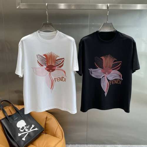 芬家 Fendi T恤 简约大气，胸前那朵色彩绚丽的花朵图案太吸睛啦，搭配上“Fendi”字样，时尚感与艺术感拉满 面料亲肤柔软，M-3Xl 隔天