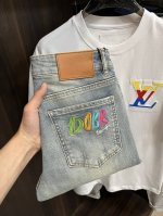 Dior 2025开春独家专供新款迪奥潮男时尚休闲裤，秋冬新款裤子 高端欧版原单潮流时尚休闲裤子 透气舒适度高，细节无可挑剔，品牌元素设计理念，体现高品质。呈现