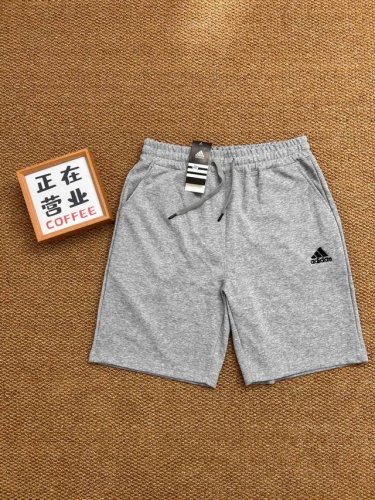 Adidas 阿迪夏季最新款基础灰色五分休闲短裤 采用重磅华棉面料，触感柔和、垂感强，穿着体验感好 4-5级水洗色牢度不易褪色 面料采用水洗印染工艺 水洗不褪色