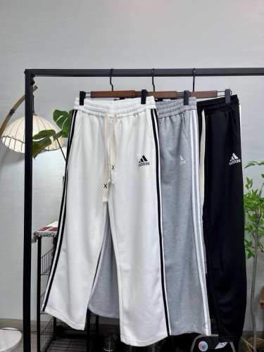 110 【阿迪三杠神裤】 adidas阿迪达斯新款三杠运动裤休闲裤宽松长裤卫裤，经典款随意搭配，版型超正的运动神裤，上身巨好看，搭配经典Logo印花设计，经典百