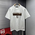 芬迪2025新款硅胶绒布拼接Logo情侣款短袖T恤 采用高成本320克双股双纱纯棉面料 厚实挺阔 立体Os剪裁版型 时尚百搭 网红同款 匠心款 简约中透漏着时尚