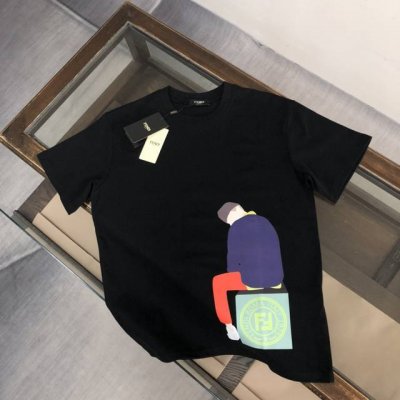 fendi 芬迪 新款上市 专柜系列纯棉T恤 全新设计灵感 极具时尚代表性 精致Logo印花设计 手感舒适透气 绝非一般的Yy之作 极为时尚耐看有腔调 上身效果
