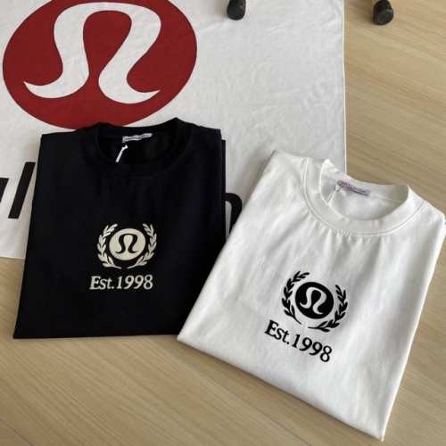 细节图 品质短袖Lululemon 露露乐蒙 24夏季第1弹纯棉宽松经典黑白色植绒立体印花圆领短袖T恤 高品质，夏季透气舒适为主 宽松的版型不带一丝丝束缚 植绒