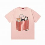 Gucci 古驰 2025新款 数码直喷礼袋猫咪Logo 男女同款 短袖T恤 定制300克100 双纱纯棉面料 康丽数码直喷工艺 定染32支双股螺纹 领标吊牌主
