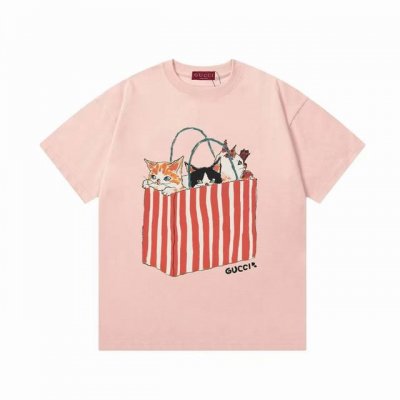 Gucci 古驰 2025新款 数码直喷礼袋猫咪Logo 男女同款 短袖T恤 定制300克100 双纱纯棉面料 康丽数码直喷工艺 定染32支双股螺纹 领标吊牌主