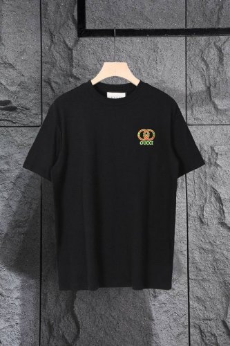 顶级版本 古驰 Gucci 2025Ss春夏季新款双G字母Logo刺绣 短袖T恤男女同款！ 简约时尚精致，色彩搭配舒适， 定织定染纯棉洗水面料260克重左右，亲