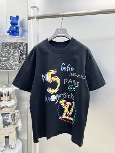 lv 路易 高克重 2025夏季新款手绘涂鸦Nigo字母Logo最新品短袖 Dd 专柜同步有售，原单狠货，时尚进口原版科技面料，上身舒适透气，原版定制五金辅料，