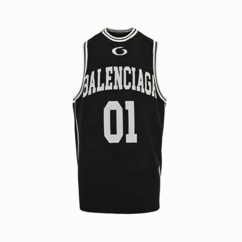 Balenciaga 巴黎世家 25Ss 针织篮球背心 创新性纱线选材，定织100%高模量人造丝，采用奥地利兰精集团生产的Modal Black系列，通过Nmm
