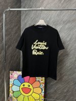 款号 G114 lv签名发泡字母圆领短袖 louisvuitton官网Zp同步新款T恤 面料采用32支双纱2 克高克重纯棉面料 同缸定织定染原版同色螺纹 进口机