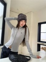 110 Lululemon 春季户外瑜伽必备！半高领双拉链长袖 T 恤 宝子们，春天来了，户外瑜伽的美好时光又到啦！Lululemon 这款纯棉户外瑜伽半高领双