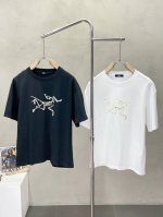 Arc’Teryx始祖鸟独家专供新款原单男士休闲短袖 高端定制 高端版本 时尚百搭爆款进口面料 手感超柔软细腻 穿着亲肤舒适 高端精品 代工厂p精细做工 上身非