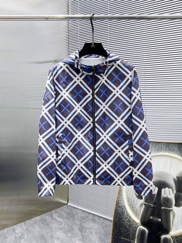 巴宝莉 Burberry 2025新款 连帽 夹克 外套，高端版本！专柜定制面料 透气舒适度高，细节无可挑剔，品牌元素设计理念，体现高品质。手感细腻柔软！呈现休