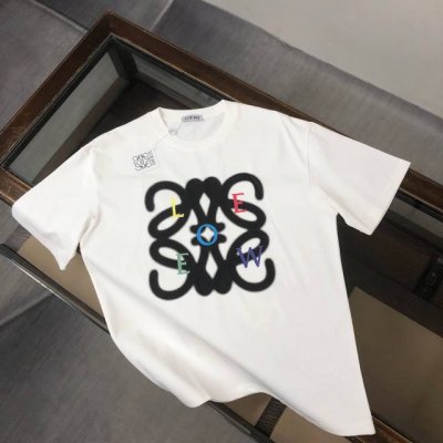 Loewe 罗意威 2025最新情侣款短袖T恤 绝对的顶级爆款 定制重磅260克纯棉面料 款式简约大气 基础 耐看 但又独具风格 结合了一款优质短袖的所有特点