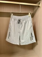 迪桑特 专业户外品牌，将实用与时尚巧妙结合。三色可选，满足不同穿搭需求。松紧腰搭配抽绳设计，穿着舒适且调节方便。侧边拉链口袋，安全收纳小物件，增添功能性。简约的