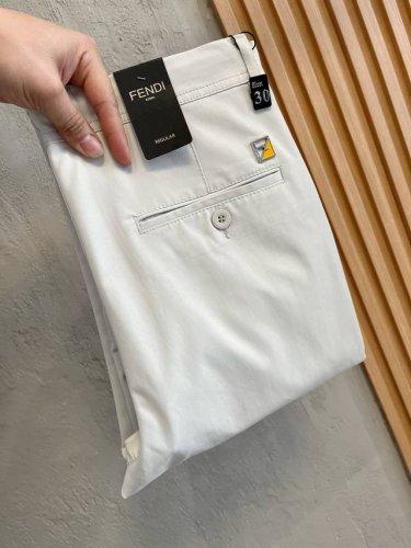 Fendi 芬迪 新款来袭2620春夏新款新品 专柜有售 实体店极品休闲裤专柜原版1:1好货，适合各个年龄段。市场最高版本的欧洲进口面料。舒适柔软亲肤，上身效果