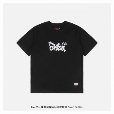 evisu 福神 25Ss 童趣达摩大M印花短袖 面料采用230克重精梳棉 定制32支1*1螺纹 成衣两遍水洗处理 面料舒适亲肤无异感 定制定染面料 纺织密度高