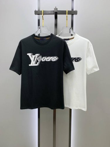 lv2025夏季新款短袖T恤，个性艺术系列全网独家首发 百搭款细节处理完美纯棉面料十分精致 原版面料 网红明星同款高版本 高品质手感非常舒服 时尚又个性 超级百