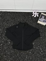 210 - 迪桑特立体Logo拼接剪裁户外运动开衫透气吸汗修身百搭休闲透气弹力修身瑜伽外套女款 - 准备踏上旅行的征程？这件迪桑特户外运动开衫必须装进你的行李箱