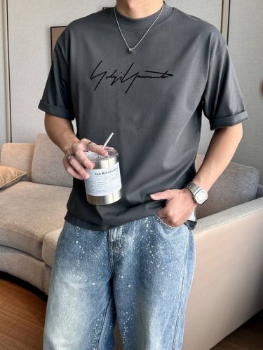 y-3 2025春夏款 官网同步 面料采用重磅纯棉精梳棉面料 Os宽松版型 上身版型超正 日常百搭 衣橱必备单品 尺码 S-3Xl 版型偏大 码数 部位