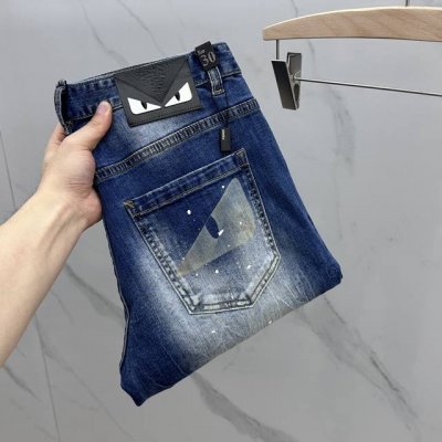 Fendi 芬迪 25S新季爆款牛仔裤 外贸原单 弹力舒适 颜值品相超高的一款牛仔裤 简约潮流感+旧感头层皮牌 奢华品质感细节处理满满到位 百搭颜色超喜欢 细节