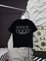 款号Aa5 0 good 珍珠刺绣短袖 goodbrand专柜同款 采用 G纯棉面料 32支双纱 拿手上非常有质感 立体 大气 夏天百搭好穿 简单大气 采用Os
