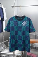 150 路易 Lv 25Ss春夏新款 棋盘格丝针织短袖 轻奢主义 男女日常通勤穿搭必备单品 正确版本 欢迎对比 详细特征 · 高粘棉材质毛织， 高支棉加入，干爽