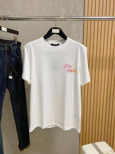 路易威*Lv 25Ss春夏新款首发专柜最新款短袖圆领T恤 手绘工艺 高端订制 设计前卫时尚！品牌Logo重工艺设计 高端定制240克面料.手感柔软.穿着舒适.专