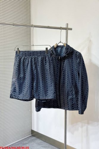 M195 paprada 一套出售 不拆卖 重磅推荐 春夏季新品全身印花连帽长袖 十足腔调 上身非常的赞 超有型 绝对是吸引回头率的利器 时尚潮流 采用进口面料