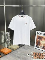 ouk L P2560新品男士休闲圆领刺绣短袖T恤 ，纯棉面料，简单大气的款式，甄选优质面料密度紧实久穿不易变形，微弹力柔软有质感，上身舒适性与透气性绝佳！的胸