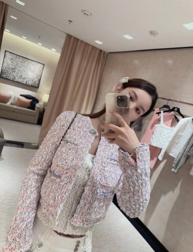 Chane* 25p春夏新款 彩色马卡龙开衫丨独家Yb开发 高版出品 这么一件小开衫价格p相当于一件大外套了 可见这件衣服多么复杂做了几个月了 研发出来工艺一个