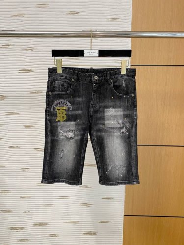 巴宝莉 新品 高端独家发售 25Ss四季款超燃炸街系列之最牛仔短裤 独家隆重推出 原版定制高端品质面料 定制五金版型修身剪裁 面料带弹力 微弹上身舒适度超高 必