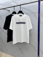 Balenciaga 巴黎世家 2025Fw春夏新品圆领打底外穿T恤，立体感Logo常规半袖纯棉打底T恤，棉，手感面糯有骨感，柔而有韧性。工艺处理，韧性和抗皱性