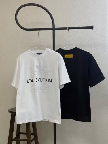 款号X171 lv路易威登Logo珍珠烫钻字母胶印圆领短袖 官网买的样衣回来打的板 原色原版1:1 市场发这么低不发这个价格p没办法 情侣同款 全套包装 三标齐